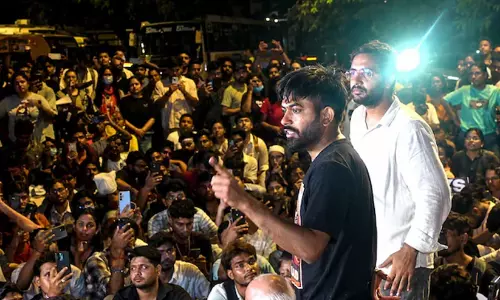 Police raze camp; CJP protesters reclaim Jantar Mantar overnight Police raze camp; CJP protesters reclaim Jantar Mantar overnight
