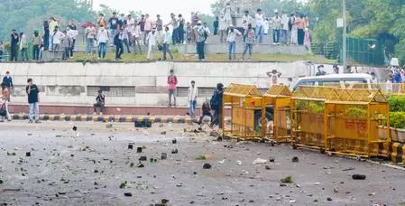 Delhi police file 6 FIRs for vandalism for larger conspiracy’ during CJP protest Delhi police file 6 FIRs for vandalism for larger conspiracy’ during CJP protest