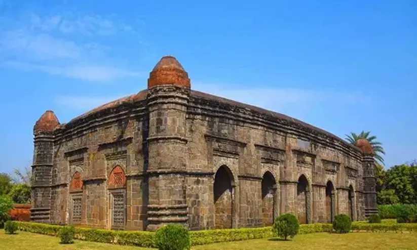 Hindutva group plans to install Shiv Ling at historic Bengal mosque Hindutva group plans to install Shiv Ling at historic Bengal mosque