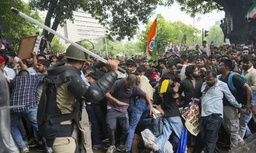 SC orders release of minors, students detained during NEET protests