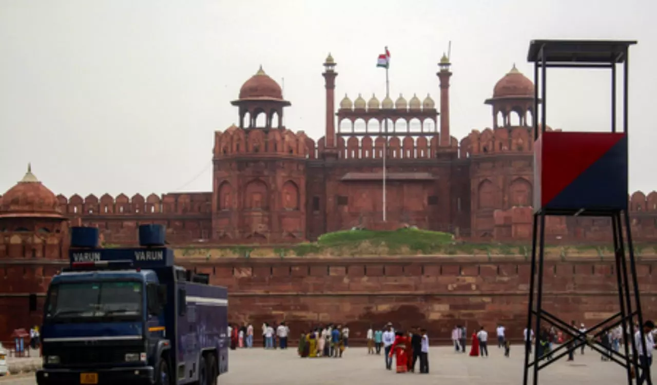 Red Fort security beefed up after email threat of bomb blasts on August 15 Red Fort security beefed up after email threat of bomb blasts on August 15