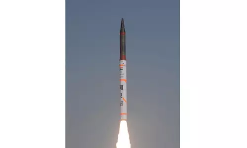 India successfully test-fires Agni-4 medium-range ballistic missile India successfully test-fires Agni-4 medium-range ballistic missile