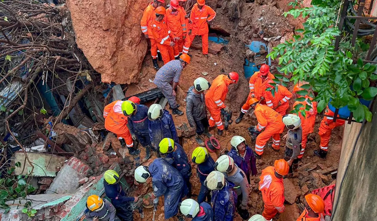 Mumbai landslide kills 7, including 3 children in Ghatkopar Mumbai landslide kills 7, including 3 children in Ghatkopar
