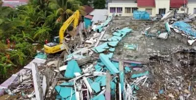 At least 47 killed as 7.7-magnitude quake strikes off Indonesia At least 47 killed as 7.7-magnitude quake strikes off Indonesia