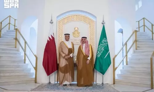 Saudi, Qatari foreign ministers discuss regional de-escalation in Riyadh
