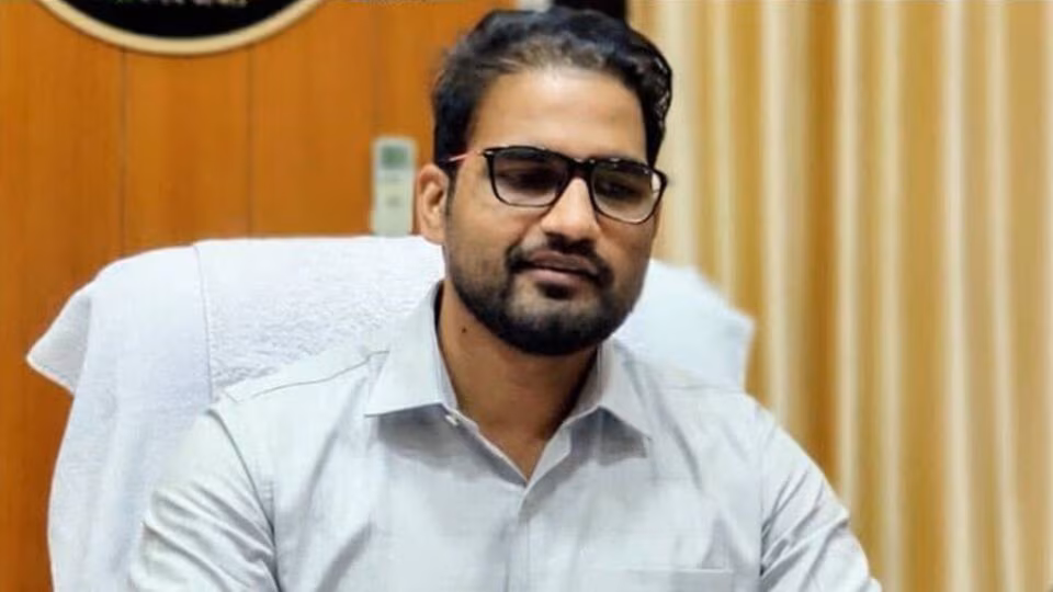 ED raids IAS officer Gyanendra Kumar’s Bengaluru home in KPSC case