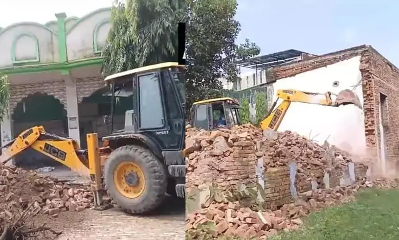 Uttar Pradesh demolishes madrasa declaring it illegal Uttar Pradesh demolishes madrasa declaring it illegal