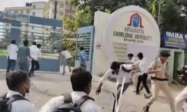 Nursing students’ protest turns violent in Patna Nursing students’ protest turns violent in Patna