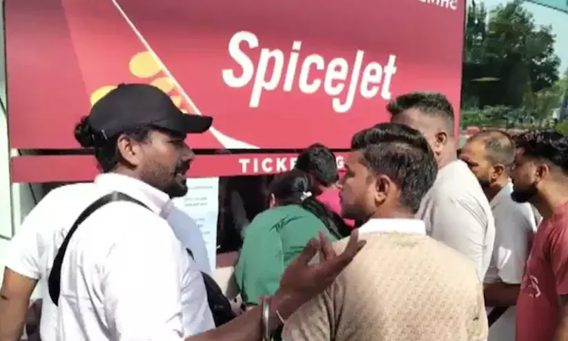 SpiceJet passengers protest after Amritsar-Dubai flight delayed 18 hrs SpiceJet passengers protest after Amritsar-Dubai flight delayed 18 hrs