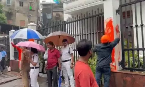 Hindutva workers paint Anandabazar Patrika office saffron amid row