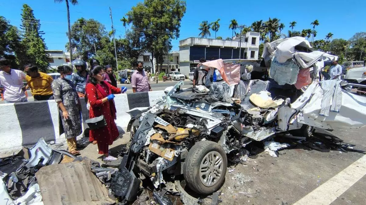 8 TN engineering students killed as car rams parked lorry on NH-66 in Thrissur 8 TN engineering students killed as car rams parked lorry on NH-66 in Thrissur