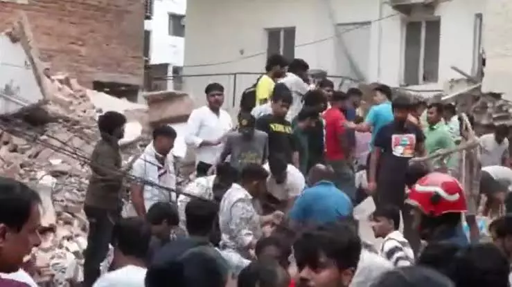 Building collapses in Delhis Satya Niketan, several feared trapped Building collapses in Delhis Satya Niketan, several feared trapped