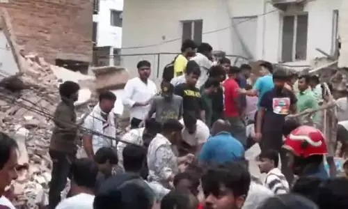Building collapses in Delhis Satya Niketan, several feared trapped