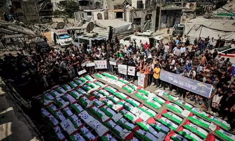 Palestinians in Gaza bury 100 recovered from rubble, including dozens of children Palestinians in Gaza bury 100 recovered from rubble, including dozens of children