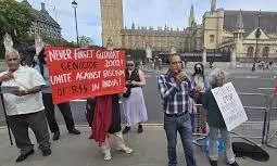 Hundreds protest Mohan Bhagwat’s UK visit outside London Parliament Hundreds protest Mohan Bhagwat’s UK visit outside London Parliament