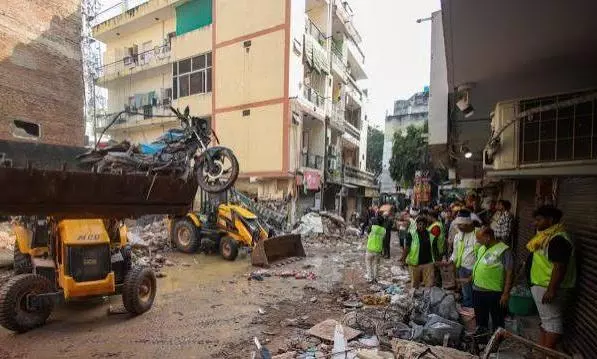 Delhis Satya Niketan building collapse Delhis Satya Niketan building collapse