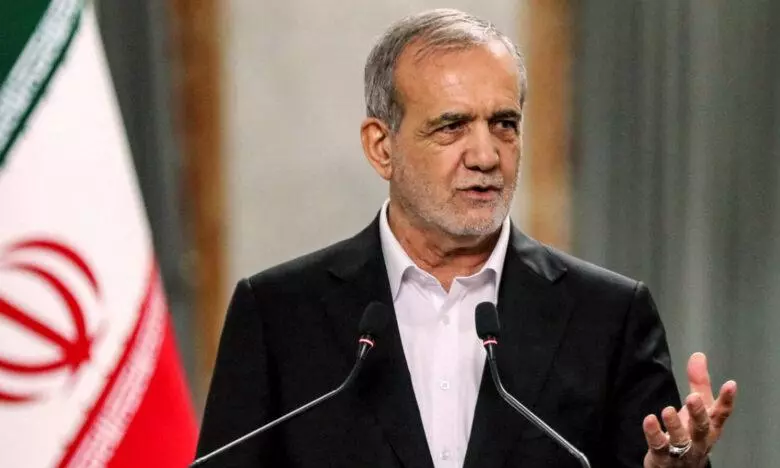 Viral video falsely claims Iran President Pezeshkian touched Hindu guru’s feet Viral video falsely claims Iran President Pezeshkian touched Hindu guru’s feet