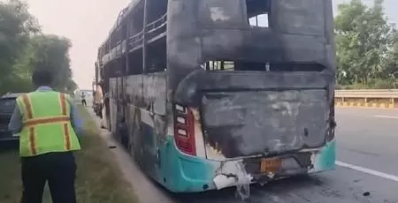 Nine killed as sleeper bus catches fire on Yamuna Expressway Nine killed as sleeper bus catches fire on Yamuna Expressway