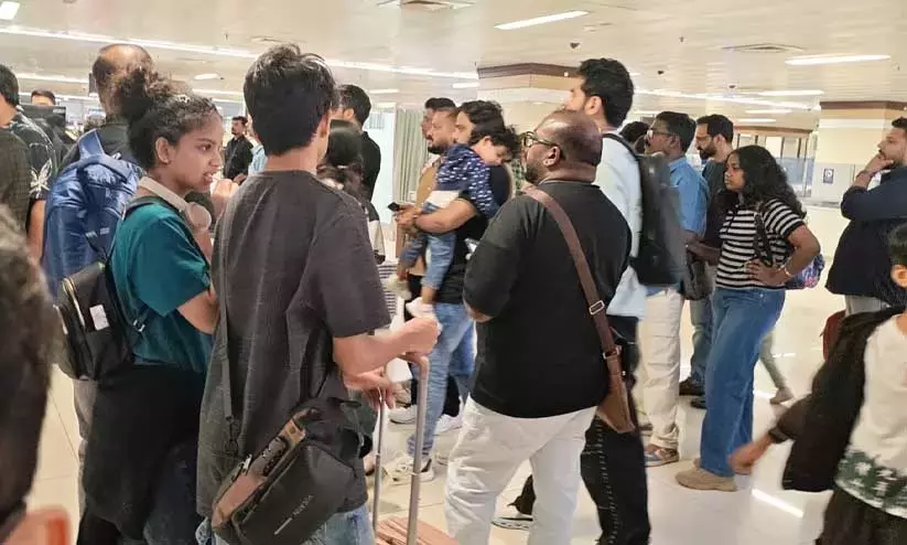 Visa alone cannot guarantee entry into India: Delhi High Court Visa alone cannot guarantee entry into India: Delhi High Court