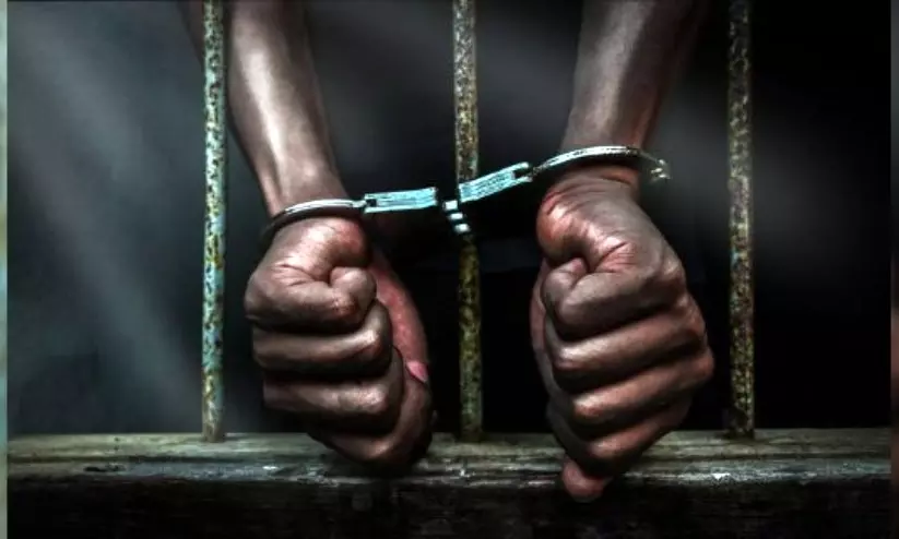 Chats with Pakistan terrorists, arms trade: Man held in Karnataka Chats with Pakistan terrorists, arms trade: Man held in Karnataka