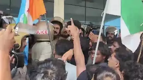 Kasaragod: Students protest RSS leader’s presence at Central University event Kasaragod: Students protest RSS leader’s presence at Central University event