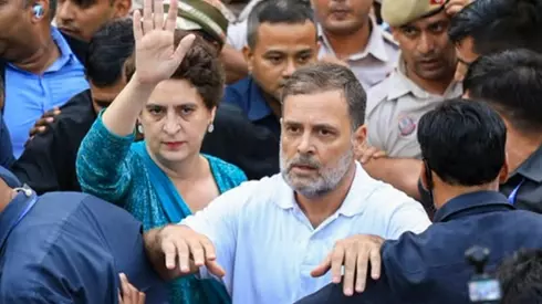 FIR against Rahul, Priyanka over alleged ‘assault on police’ during protest FIR against Rahul, Priyanka over alleged ‘assault on police’ during protest