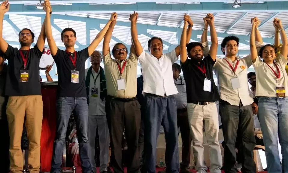 Bengaluru reverberates with CJP’s ‘Vote chor, gaddi chhod’ cry, Dhruv Rathee, Prakash Raj join protest Bengaluru reverberates with CJP’s ‘Vote chor, gaddi chhod’ cry, Dhruv Rathee, Prakash Raj join protest