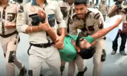 Delhi Police accused of brutal assault, stripping detained protesters Delhi Police accused of brutal assault, stripping detained protesters