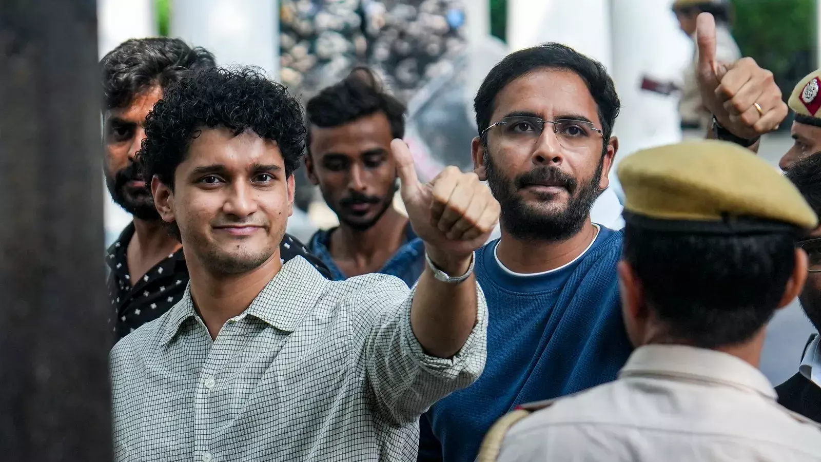 CJP leaders Ashutosh Ranka, Saurav Das detained at Jantar Mantar CJP leaders Ashutosh Ranka, Saurav Das detained at Jantar Mantar
