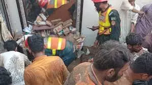 18 killed, over 30 injured as school roof collapses in Pakistan’s Peshawar 18 killed, over 30 injured as school roof collapses in Pakistan’s Peshawar