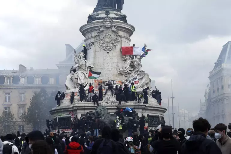 Student anger gripping France too