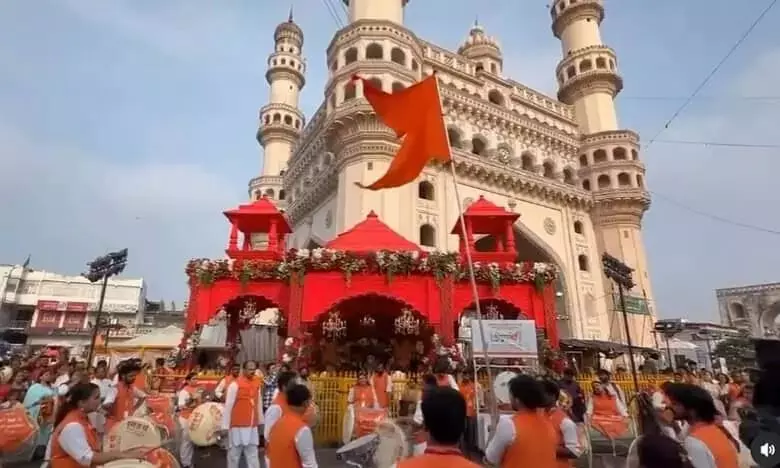 Ashtami celebrations with ‘Har Har Mahadev’ chants near Hyderabad’s Charminar spark debate Ashtami celebrations with ‘Har Har Mahadev’ chants near Hyderabad’s Charminar spark debate