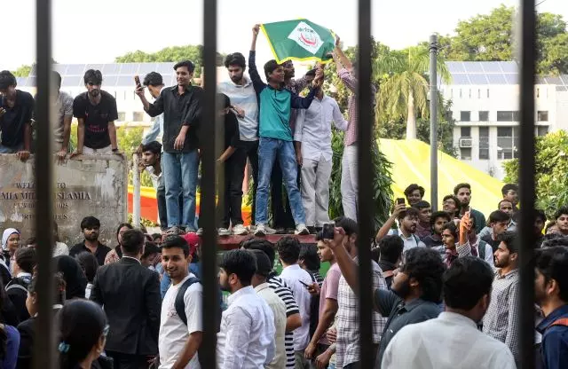 Jamia agrees to restore students’ union after 14 days of protests Jamia agrees to restore students’ union after 14 days of protests