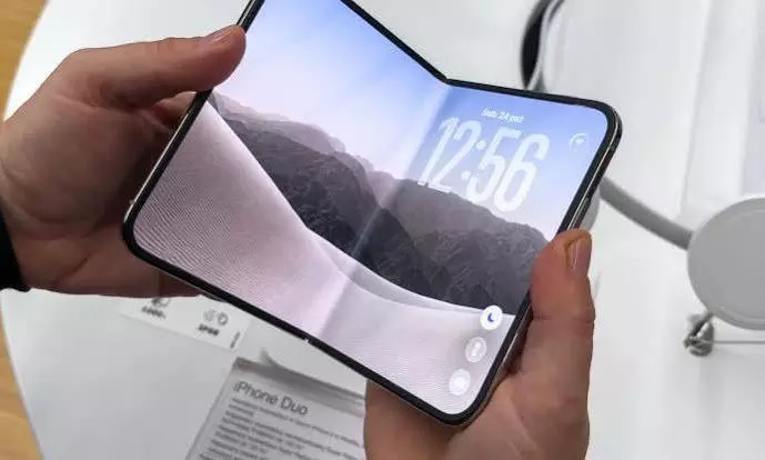 iPhone Duo owners report screen cracks as Apple confirms display issue iPhone Duo owners report screen cracks as Apple confirms display issue