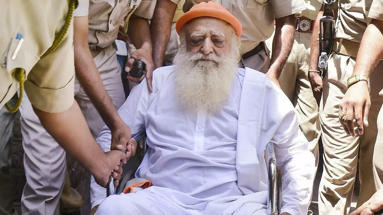 Asaram faces fresh FIR for failing to surrender after parole expiry