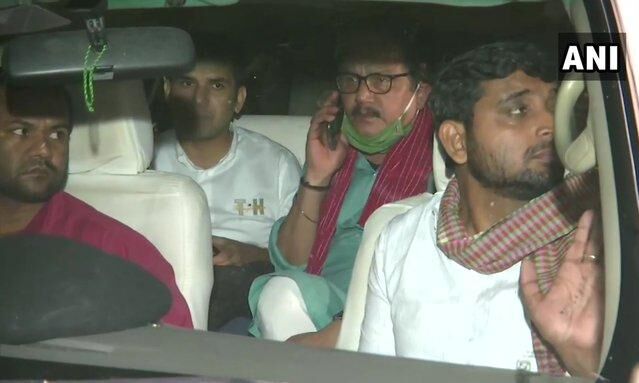 Nitish Kumar allegedly influencing counting of votes,RJD and Congress delegation arrive at the EC office