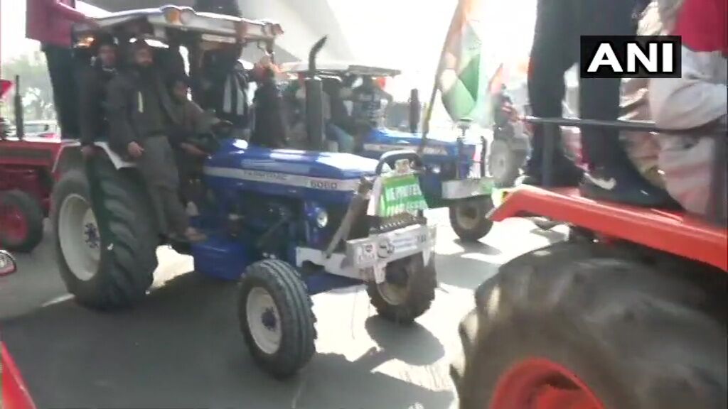 Farmers tractor rally reaches near ITO, Sarai Kale Khan from Ghazipur border
